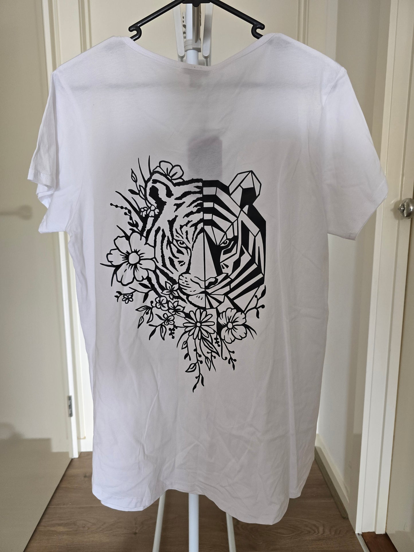 Small Women's Scoop Tee